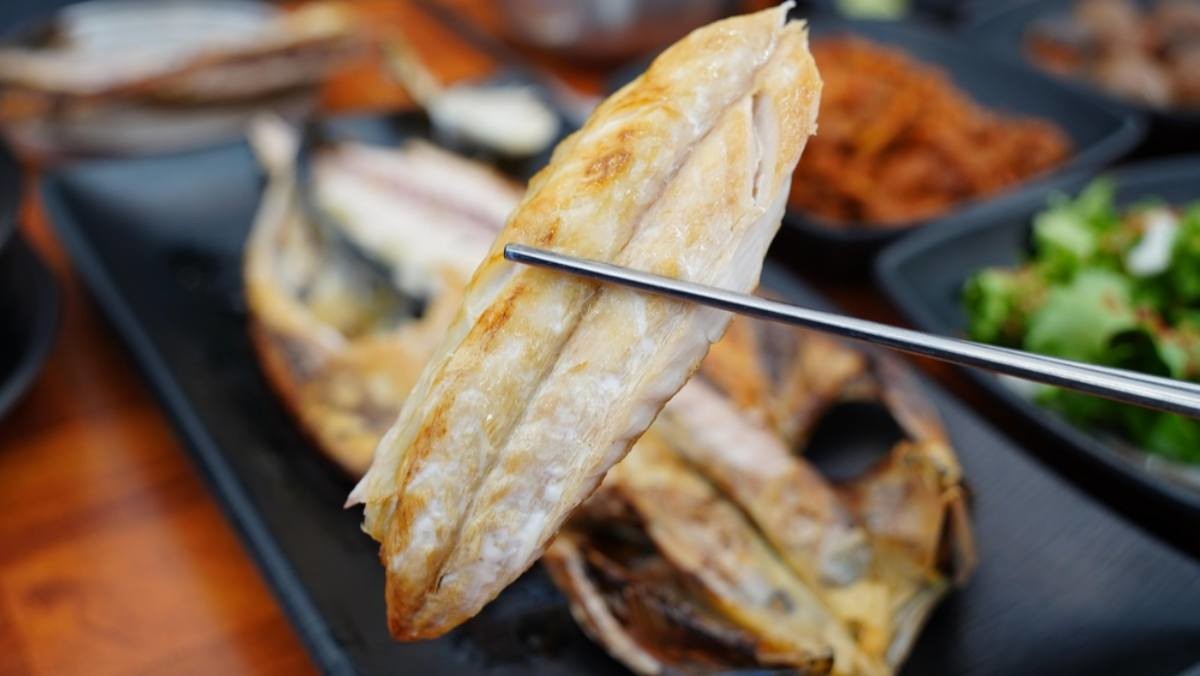 생선구이 / Hyung min Choi-shutterstock.com