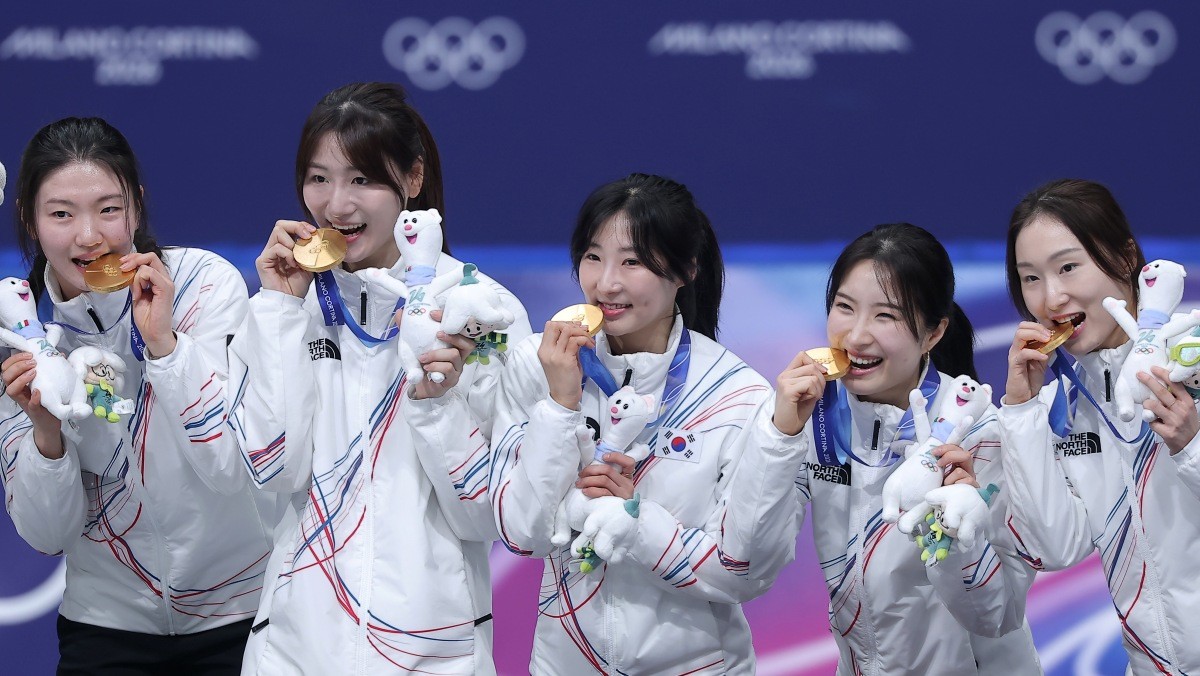 시상식에서 활짝 웃는 한국 대표팀 / 뉴스1