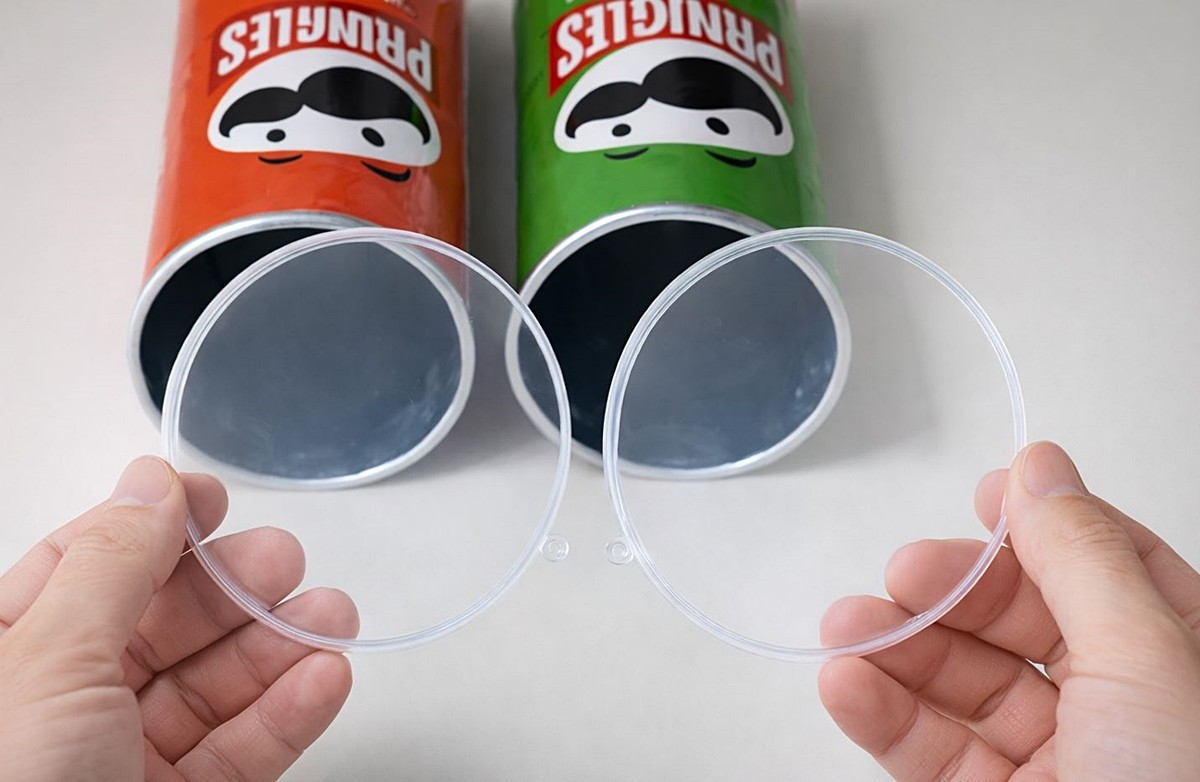 프링글스통 플라스틱 뚜껑 모습. 기사 이해를 돕기 위해 AI를 활용해 제작한 자료 사진입니다. 실제 모습과 다소 차이가 있을 수 있습니다.