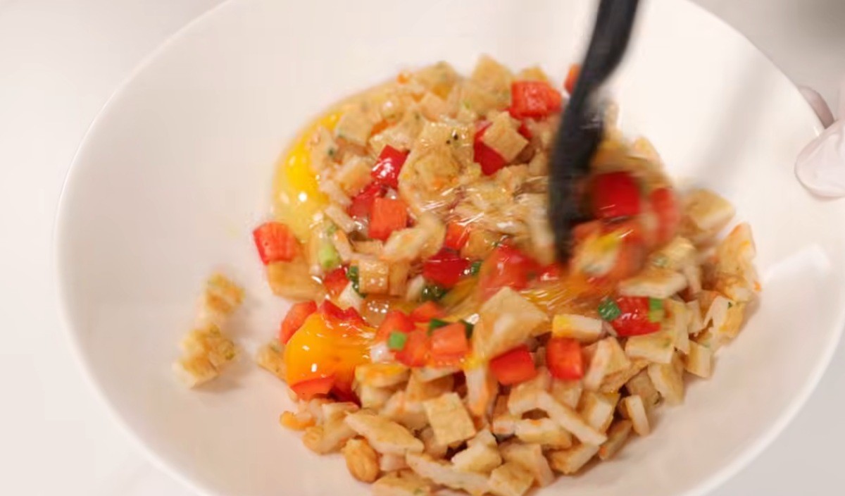 반죽을 만드는 모습 / 유튜브 '맛난메뉴'