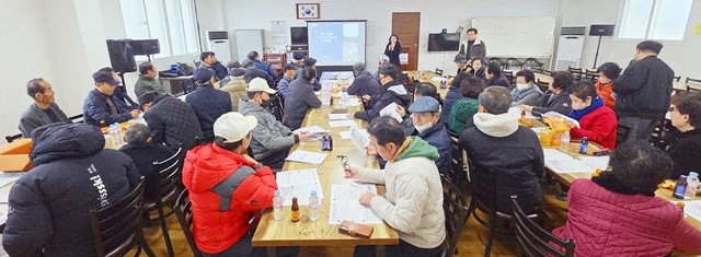 강진읍 목리 마을회관에서 열린 주민설명회