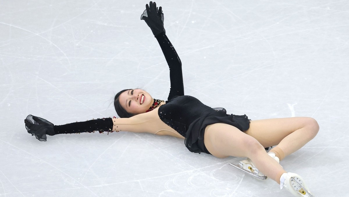 이해인이 19일(현지시간) 이탈리아 밀라노 아이스스케이팅 아레나에서 열린 2026 밀라노-코르티나담페초 동계올림픽 여자 싱글 프리 스케이팅 연기를 마친 뒤 기뻐하고 있다. / 연합뉴스