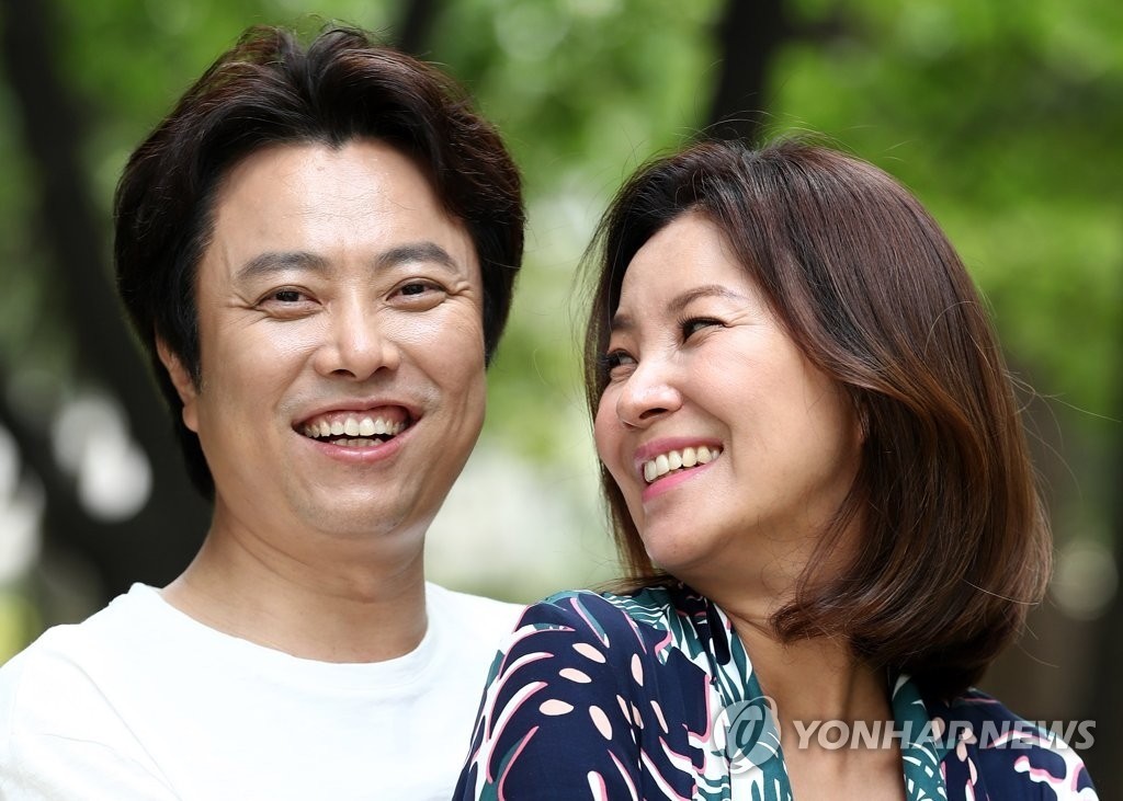 영화 '장손'에 함께 출연한 배우 서현철, 정재은 부부 / 연합뉴스