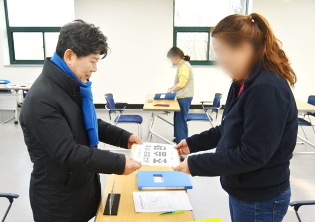 더불어민주당 정책위 부의장 조승환 서구청장 예비후보가 제9회 전국동시지방선거 예비후보 등록 첫날인 20일 오전 광주 서구선거관리위원회에 등록을 마치고 본격적인 선거전에 돌입했다./ 조승환 예비후보 제공