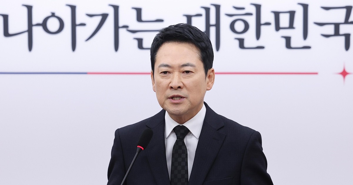 장동혁 국민의힘 대표가 20일 서울 여의도 국회에서 윤석열 전 대통령 1심 선고에 대한 입장을 밝히는 기자회견을 하고 있다. / 뉴스1