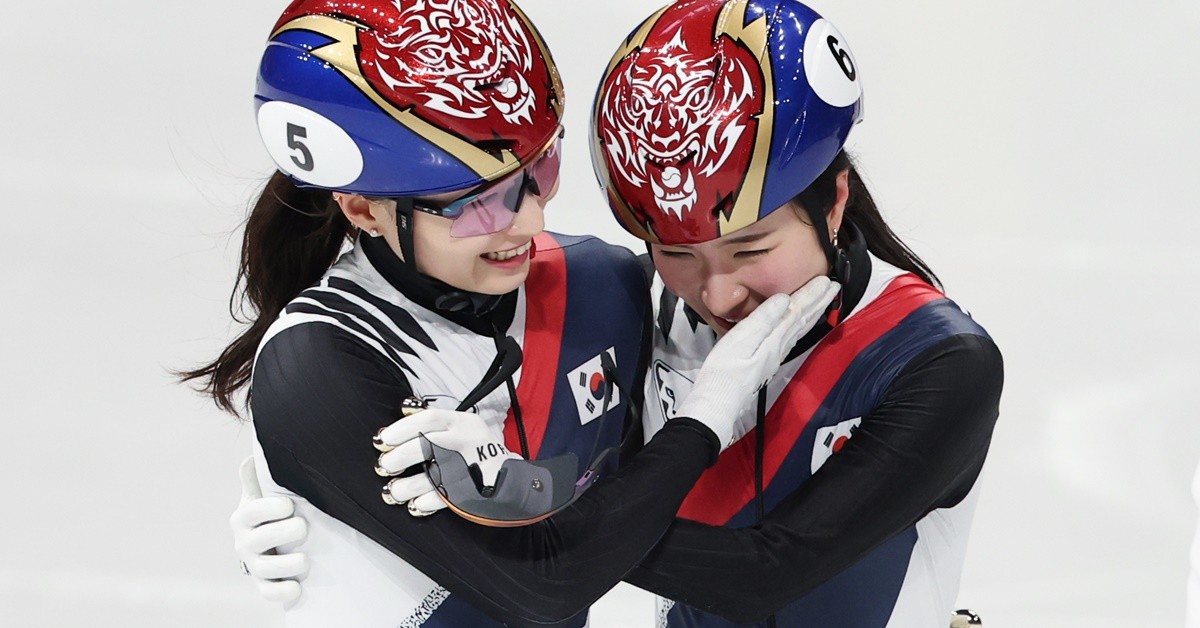21일(한국 시각) 이탈리아 밀라노 아이스스케이팅 아레나에서 열린 2026 밀라노·코르티나담페초 동계올림픽 쇼트트랙 여자 1,500m 결승에서, 김길리는 금메달을, 최민정은 은메달을 따냈다. / 연합뉴스
