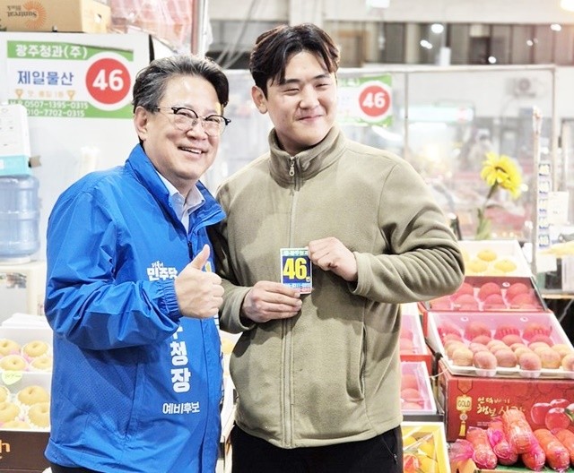 문상필 광주 북구청장 예비후보가 각화동 도매시장을 방문해 상인들과 간담회를 갖고 '민심잡기'에 본격 나섰다. /문상필 예비후보 선거사무소