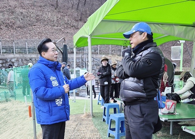 노희용 동구청장 예비후보는 21일 아침, 광주시 동구 다목적체육관 인근에 위치한 무등산 파크골프장을 찾아 동호인들을 만나고 시설 현황을 점검했다.