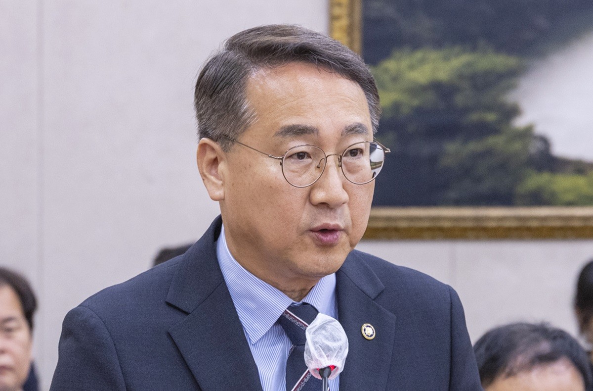 직권면직된 김인호 산림청장. 이재명 대통령이 21일 김인호 산림청장의 위법 행위가 발견됐다며 직권면직 조치를 했다. 이런 가운데 김 청장의 해당 혐의가 음주운전 사고인 것으로 전해졌다. / 연합뉴스