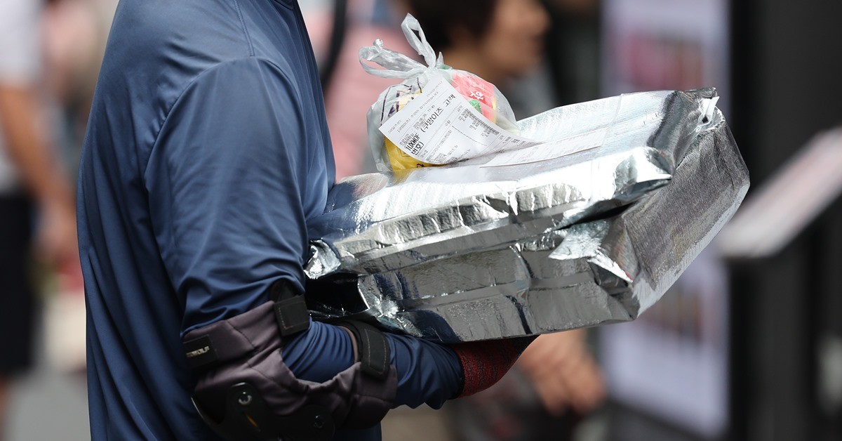 배달 음식을 받아 먹은 뒤 허위 민원으로 전액 환불을 받은 여성 2명이 형사 고소를 당했다. 사진은 기사와 무관. / 연합뉴스