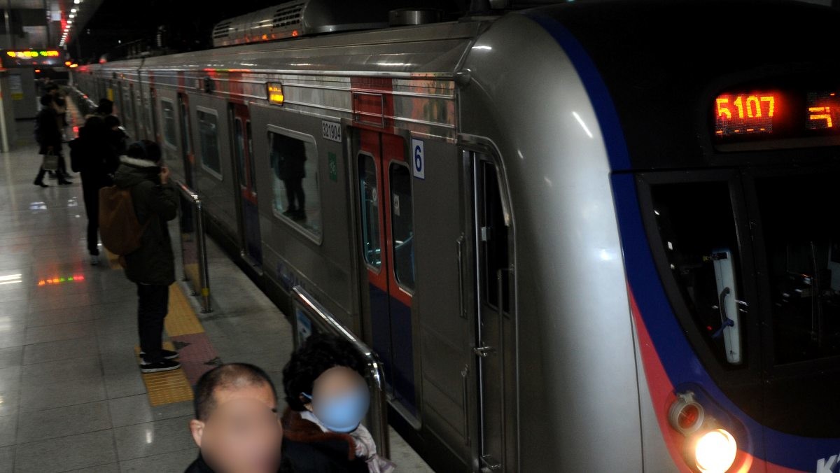 청량리역에서 시민들이 열차를 이용하는 모습. (기사 속 사건과 직접적인 연관이 없는 자료사진임을 밝힙니다.) / 뉴스1