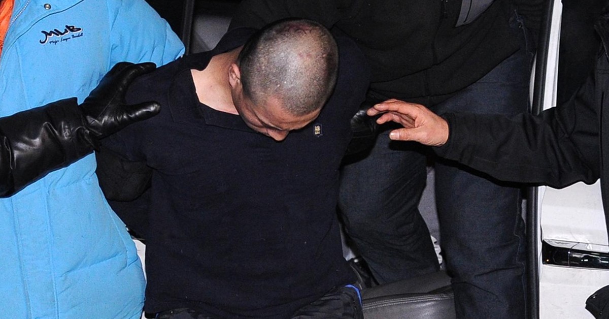 2012년 12월 20일 경찰 조사 중 도주한 일산 성폭행 피의자 노영대(32)가 닷새만인 25일 경기도 안산에서 검거된 가운데 경기도 일산경찰서로 압송되고 있다.