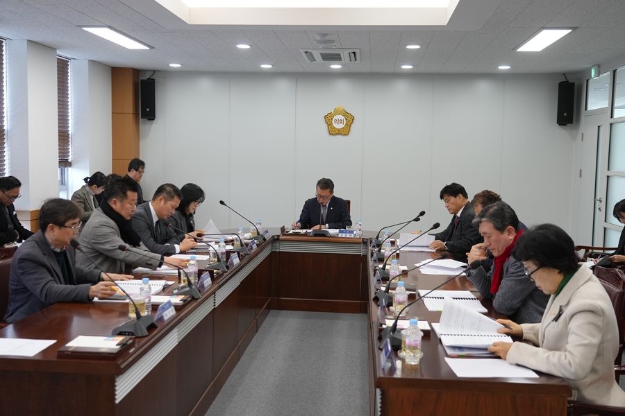 지난 20일 영천시의회 2월 의원 정례간담회가 열리고 있다.  / 영천시의회 제공