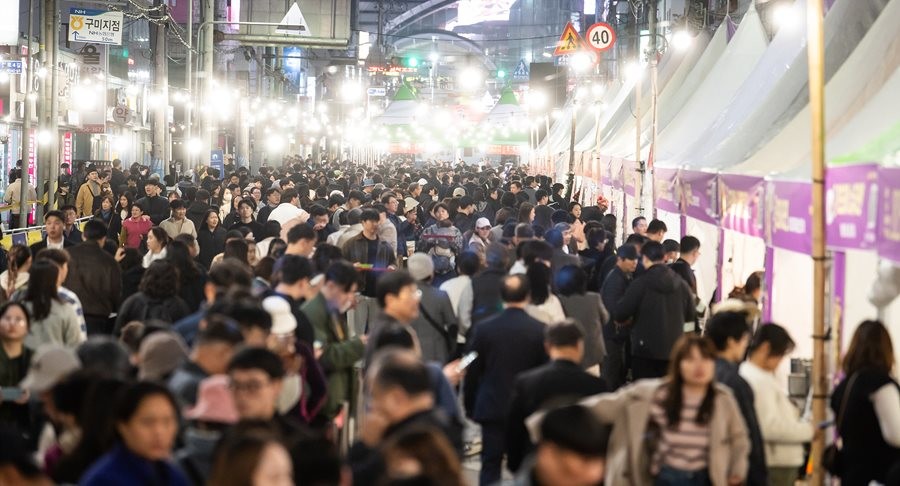 지난해 11월 열린 구미라면축제에 많은 인파가 몰려있다. / 구미시 제공