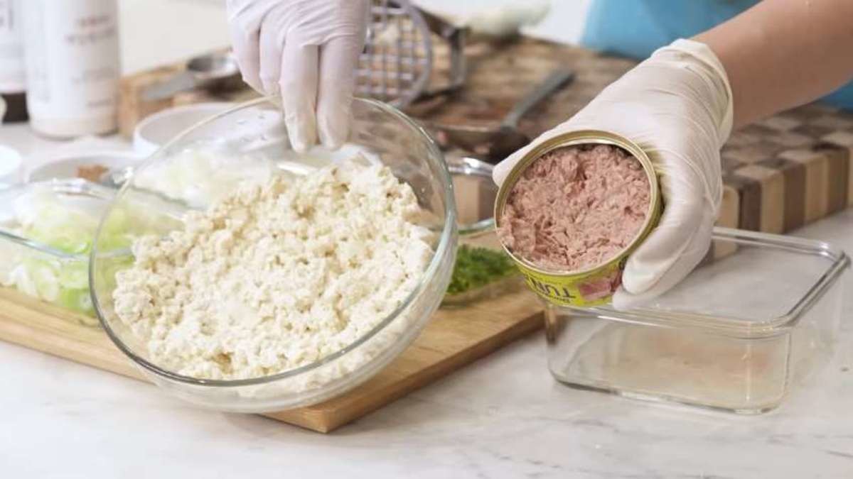 으깬 두부와 참치 1캔. / 유튜브 '김소형채널H'