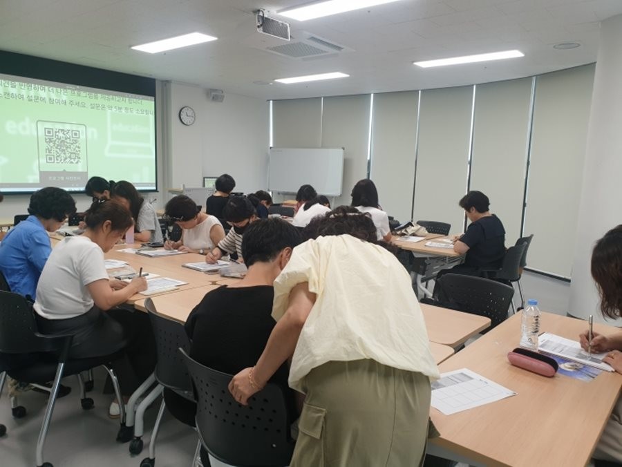 대구 동구는 오는 3월부터 12월까지 주민을 대상으로 한 찾아가는' 평생학습+(플러스) 강좌를 운영한다. 사진은 지난해 대구 동구 평생학습 운영 모습 / 대구 동구 제공