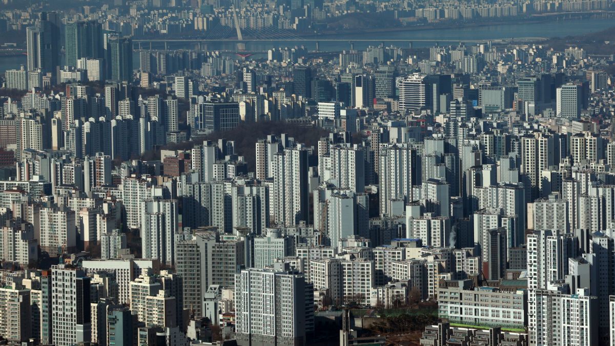 서울 아파트값 미친듯이 올라…2021년 팬데믹 이후 '최대' 상승폭