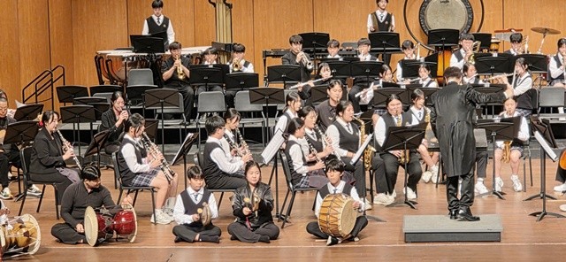 전라남도교육청은 학교 내 유휴악기를 공유해 학교 예술교육을 지원하는 ‘악기뱅크’를 운영한다. '2025. 제12회 전남학교예술교육페스티벌' 무대.
