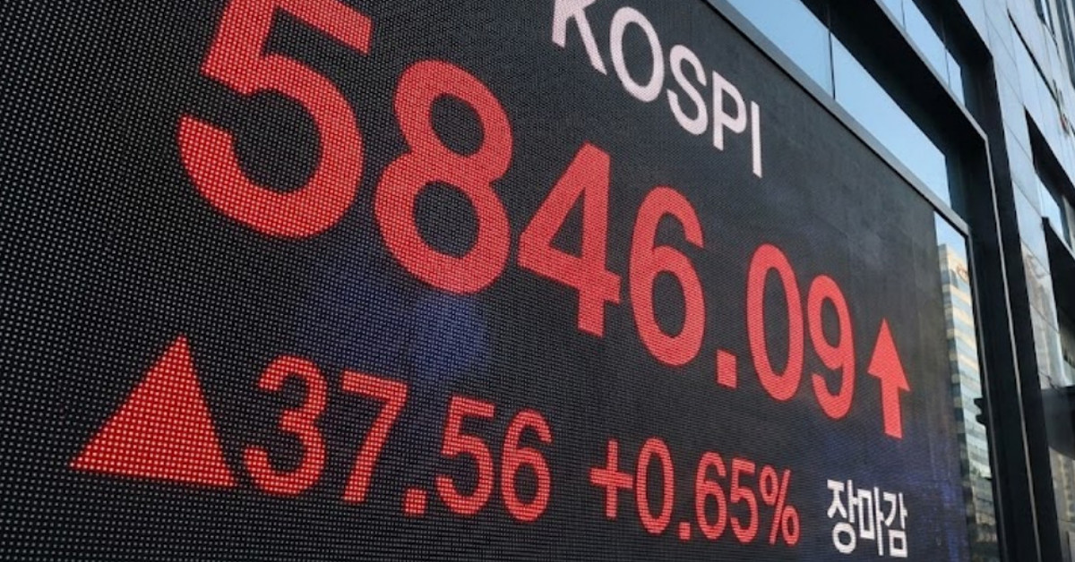 26년 2월 23일 코스피 마감. 기사의 이해를 돕기 위해 AI로 제작한 이미지.