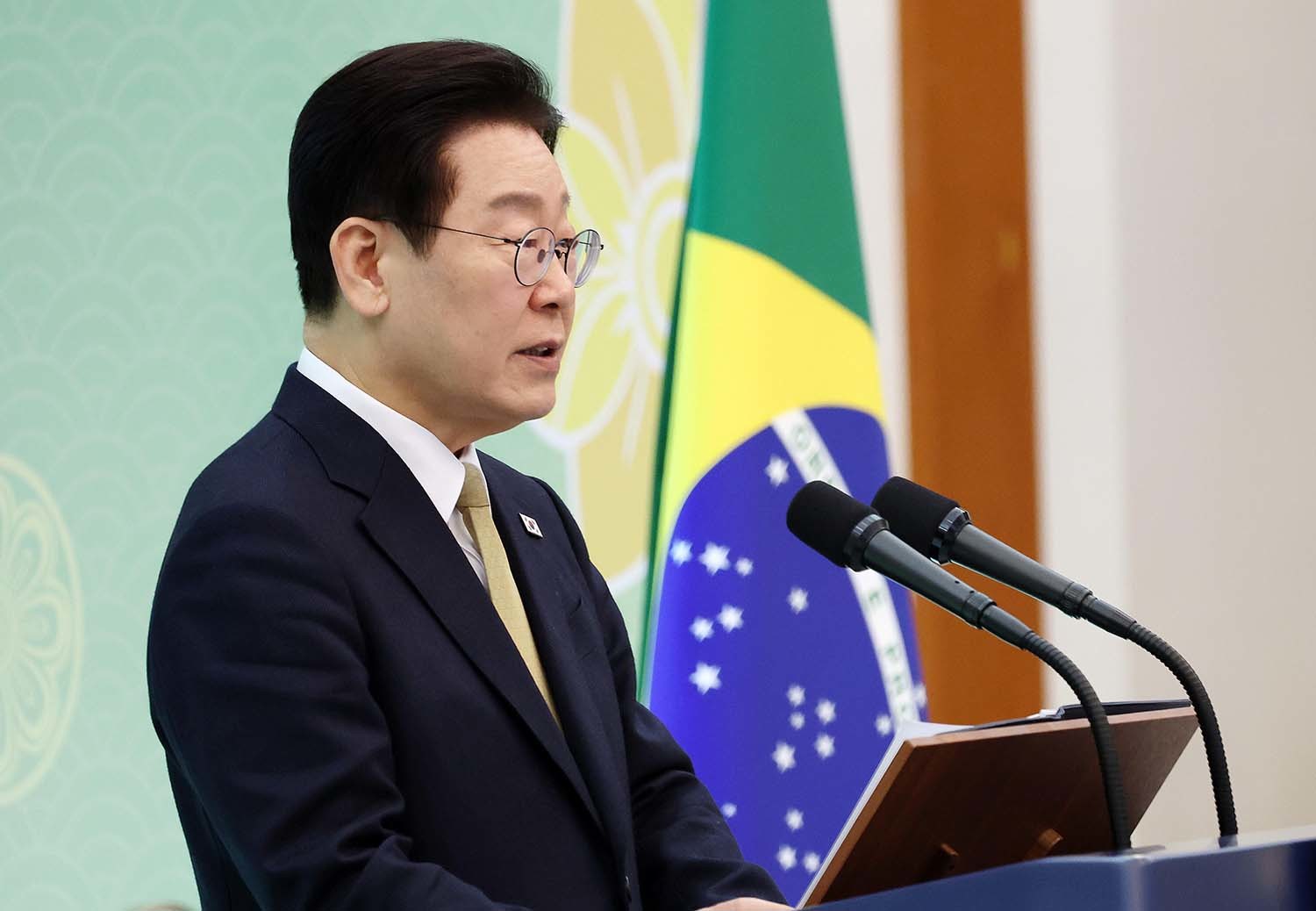 이재명 대통령이 23일 청와대에서 루이스 이나시우 룰라 다 시우바 브라질 대통령과 가진 한·브라질 정상회담을 마친 후 공동언론발표를 하고 있다. / 뉴스1