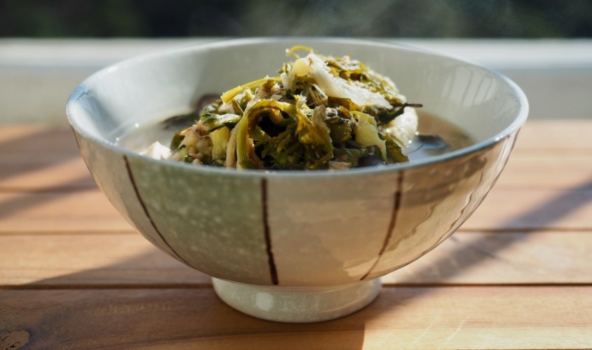 냉이 된장국 / sungsu han-shutterstock.com