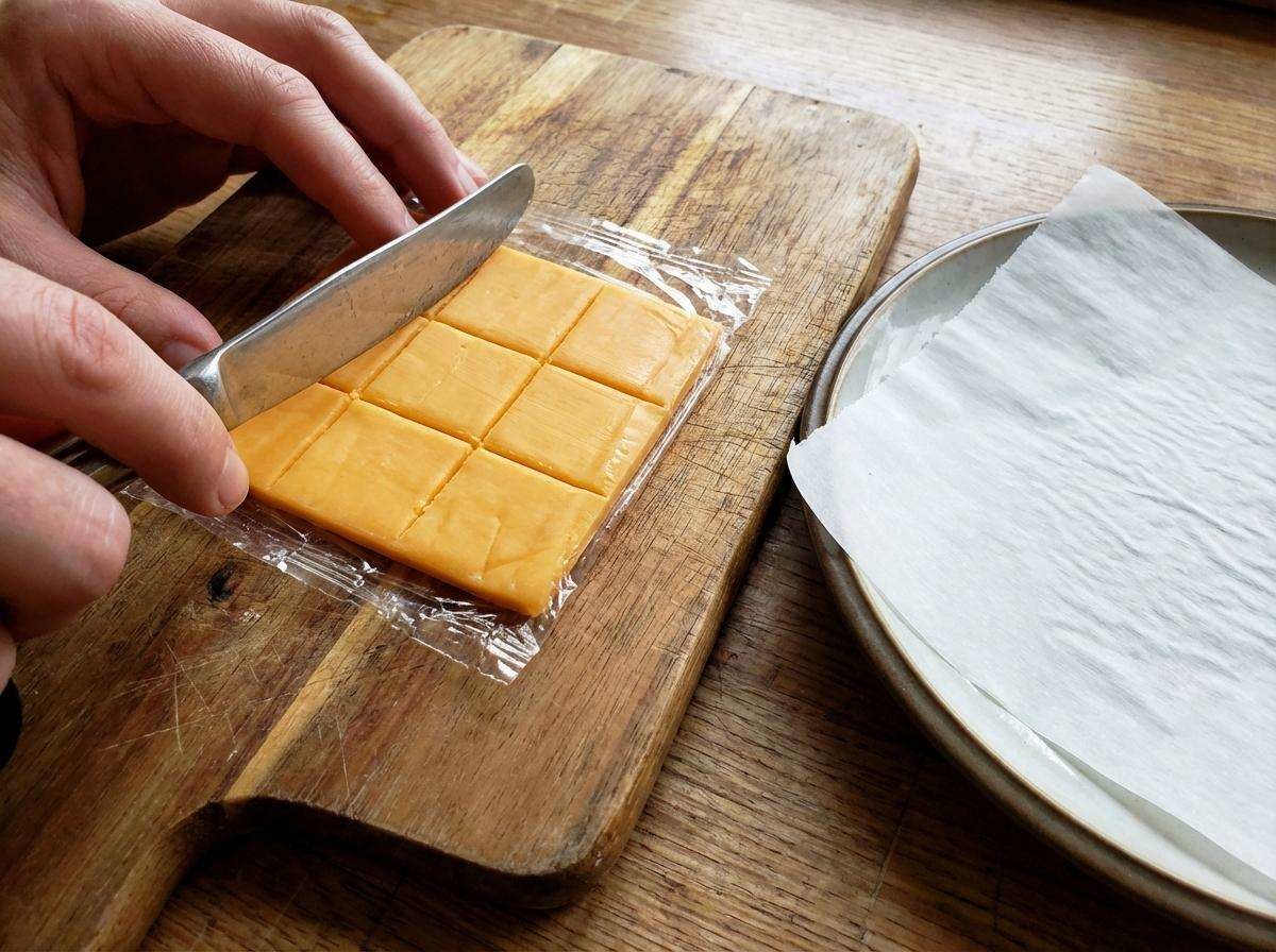 체다 치즈 9등분 하기. 기사 내용 토대로 AI툴 활용해 제작한 자료사진.