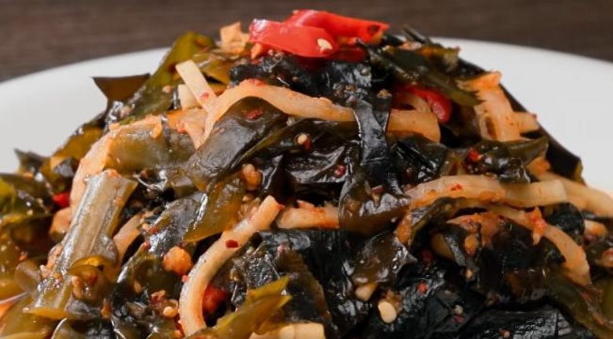 '무'가 킥인 생미역무침 완성. / MBN '알토란'