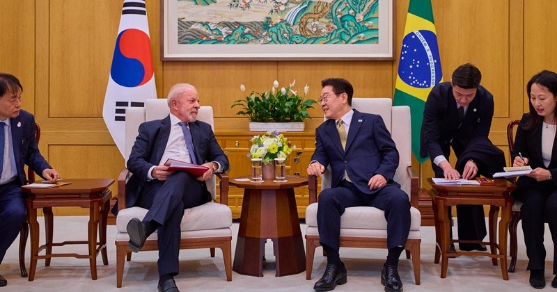 이재명 대통령과 루이스 이나시우 룰라 다시우바 브라질 대통령이 23일 청와대에서 소인수회담을 하고 있다. / 뉴스1