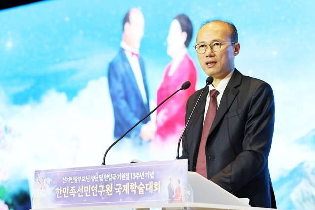 한민족선민연구원 국제학술대회에서 기조강연하는 이기식 한민족선민연구원 대표