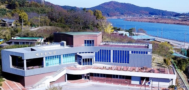 백호문학관 전경