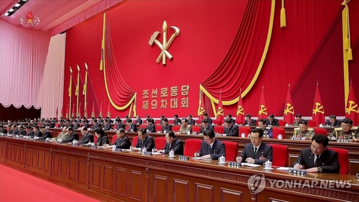 한은 지난 22일 노동당 제9차 대회 4일회의를 열고 김정은 국무위원장을 당 총비서로 만장일치 추대했다고 조선중앙TV가 23일 보도했다. / 조선중앙TV 화면, 연합뉴스
