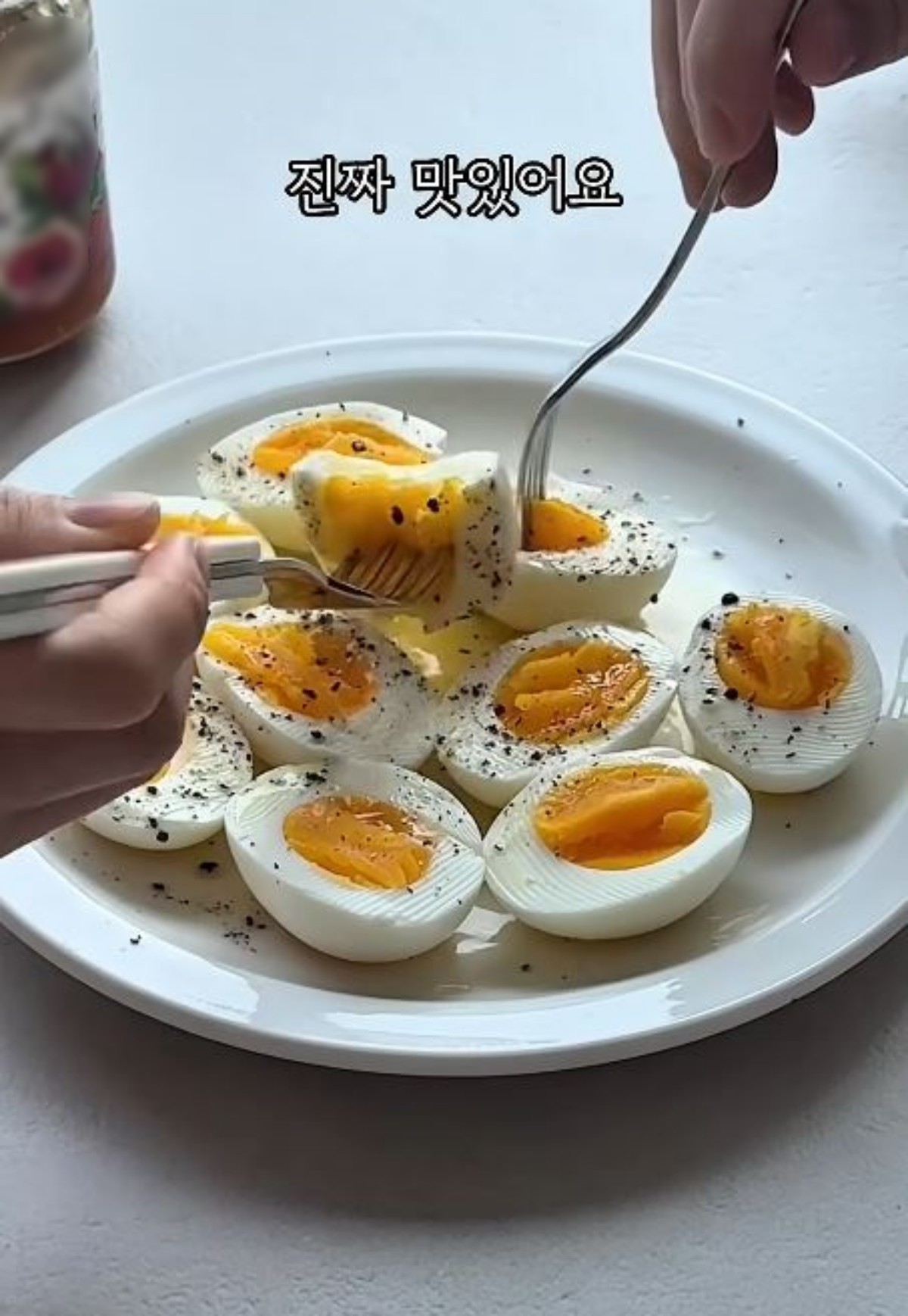 기사 속 레시피를 활용한 계란 요리가 완성된 모습. / 유튜브 '하페테리아 hafeteria'