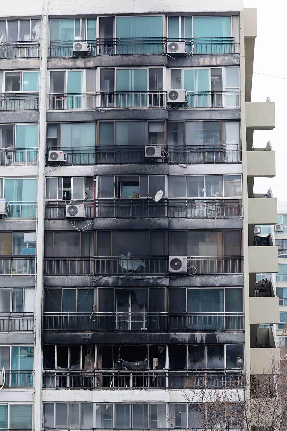 24일 서울 강남구 대치동 은마아파트 화재 현장 모습 / 뉴스1