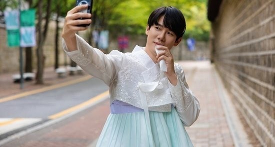 '신이랑 법률사무소'에서 다양한 부캐를 선보이는 배우 유연석 / SBS