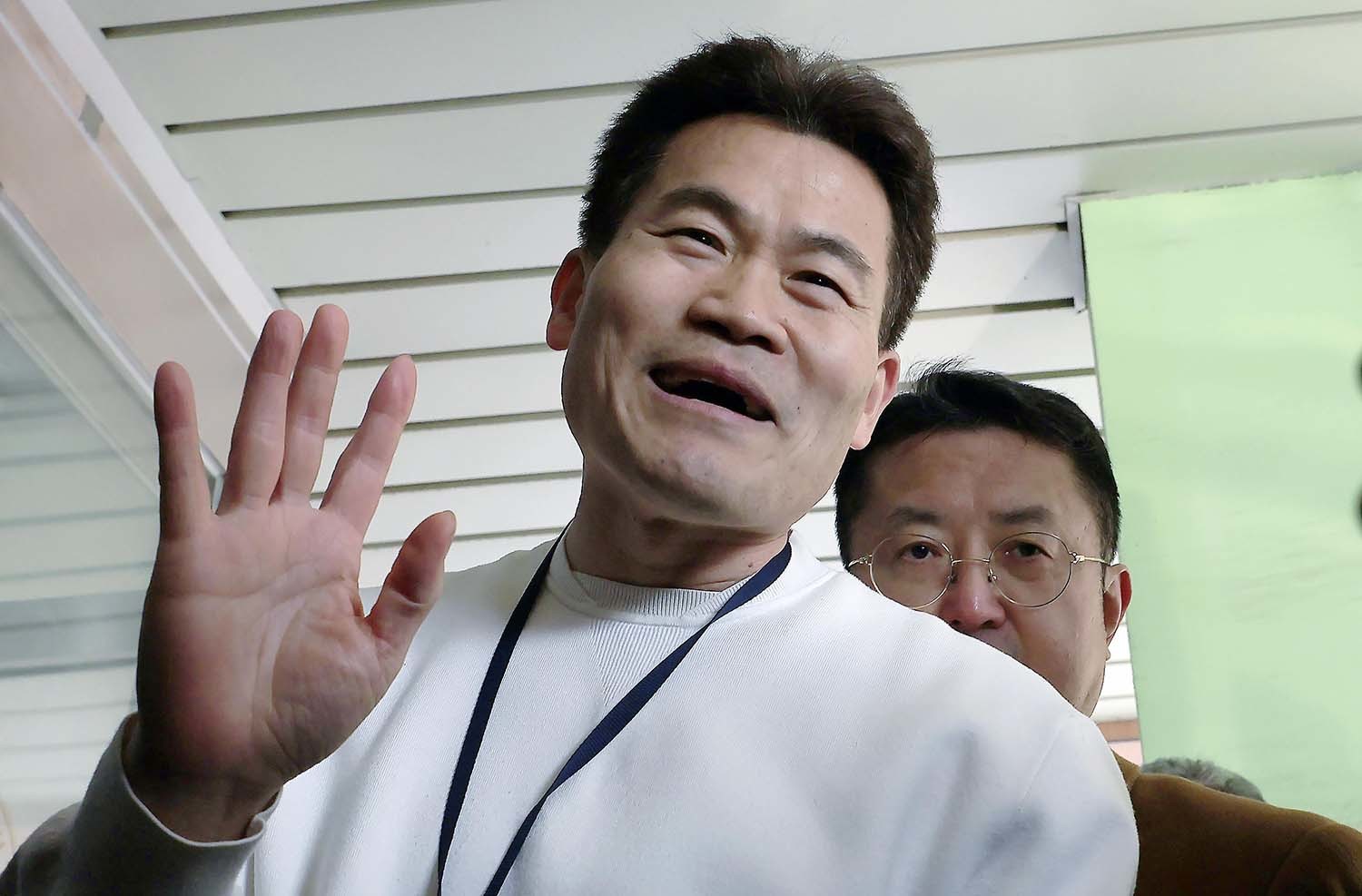 보수 유튜버 전한길이 지난 12일 오전 서울시 동작구 노량진로 서울경찰청 형사기동대로 피의자 신분 첫 소환 조사에 출석하고 있다. / 뉴스1