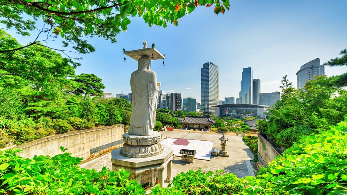 서울 강남구 봉은사 / Efired-Shutterstock.com