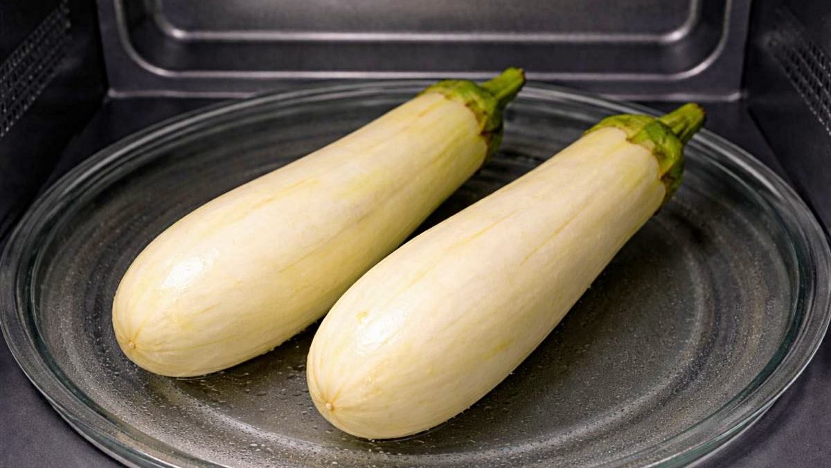 가지를 전자레인지에. 기사 내용 토대로 AI툴 활용해 제작한 자료사진.