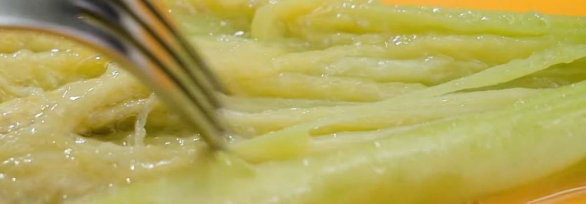 포크로 가시 속 파기. / MBN '알토란'