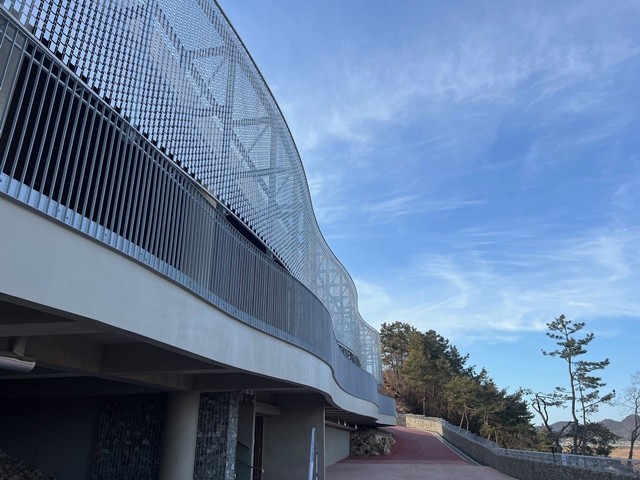 남도의병역사박물관 외관(3만3천여개 파사드)