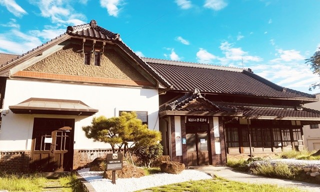 타오르는강문학관 전경