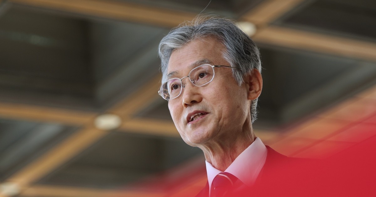 조희대 대법원장이 지난 23일 오전 서울 서초구 대법원으로 출근하며 더불어민주당이 추진 중인 사법개혁 3법과 관련한 질문에 답하고 있다. / 뉴스1