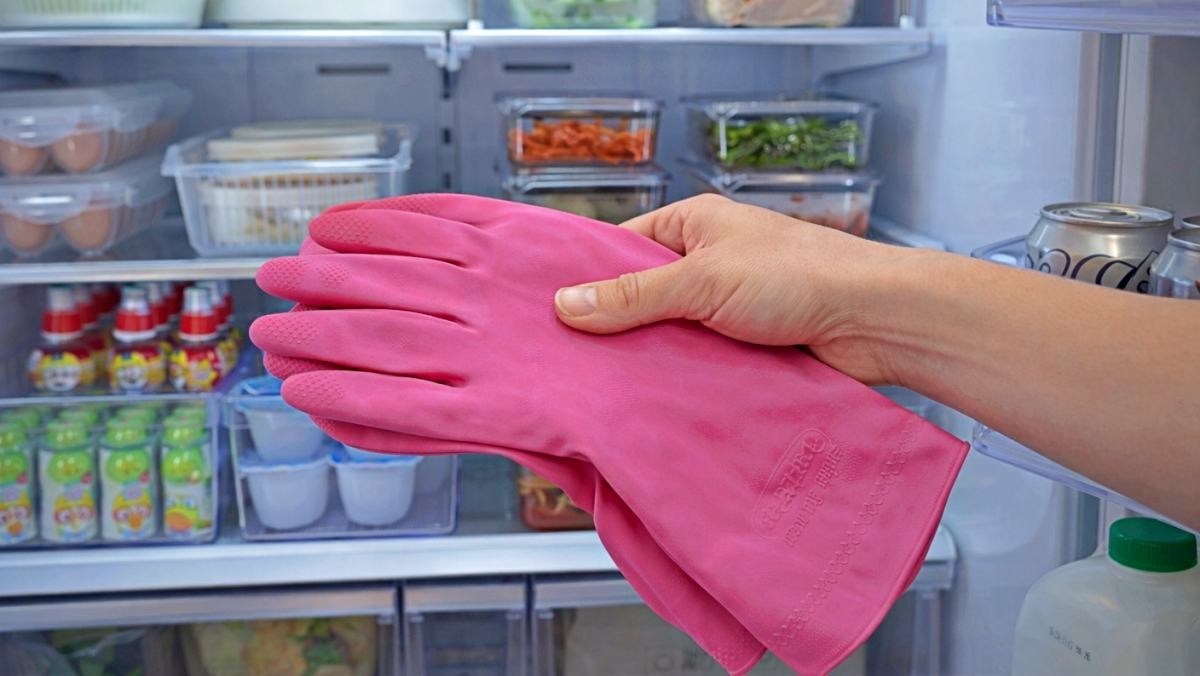 '고무장갑, 냉장고 꿀팁!' 기사 내용 토대로 AI툴 활용해 제작한 자료사진.