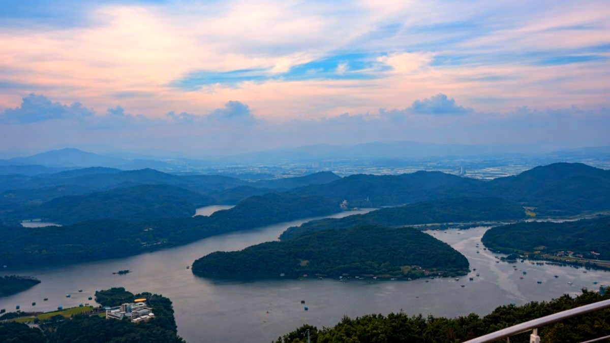 진천 한반도지형 전망공원에서 바라본 전경. / 진천군 공식 블로그