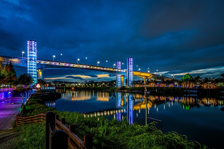경인아라뱃길 계양 구간 '계양아라온' 전경