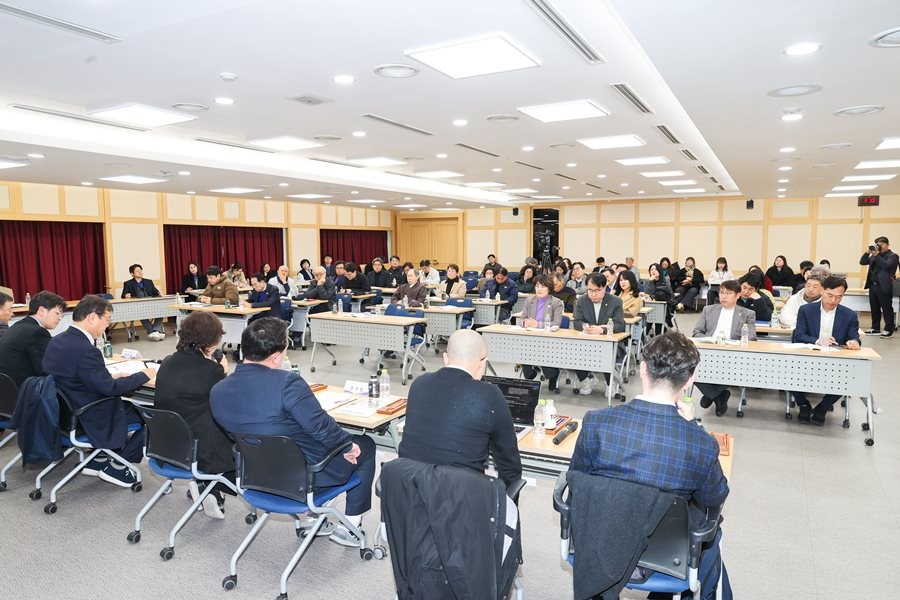 지난 24일 구미시청에서 구미시의회 산업건설위원회가 주관한 양자기술 정책토론회가 열리고 있다. / 구미시의회 제공