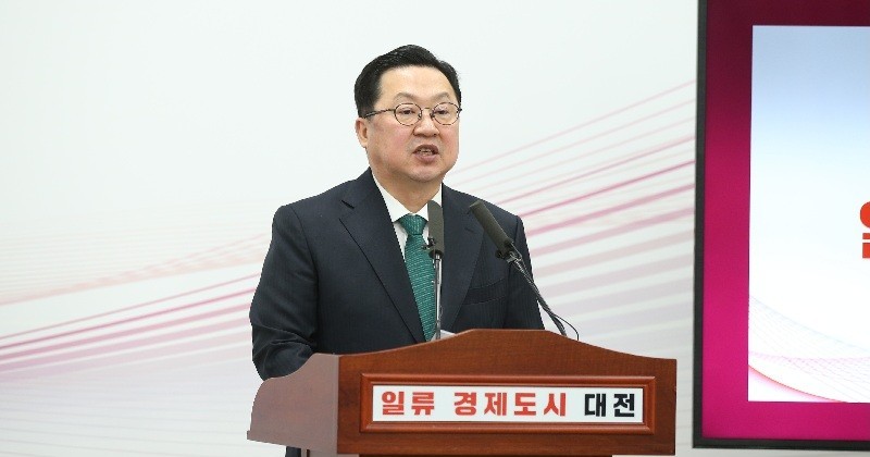 이장우 대전시장이 25일 시청 브리핑룸에서 대전·충남 통합 특별법 보류와 관련한 입장을 밝히고 있다./사진=김지연 기자