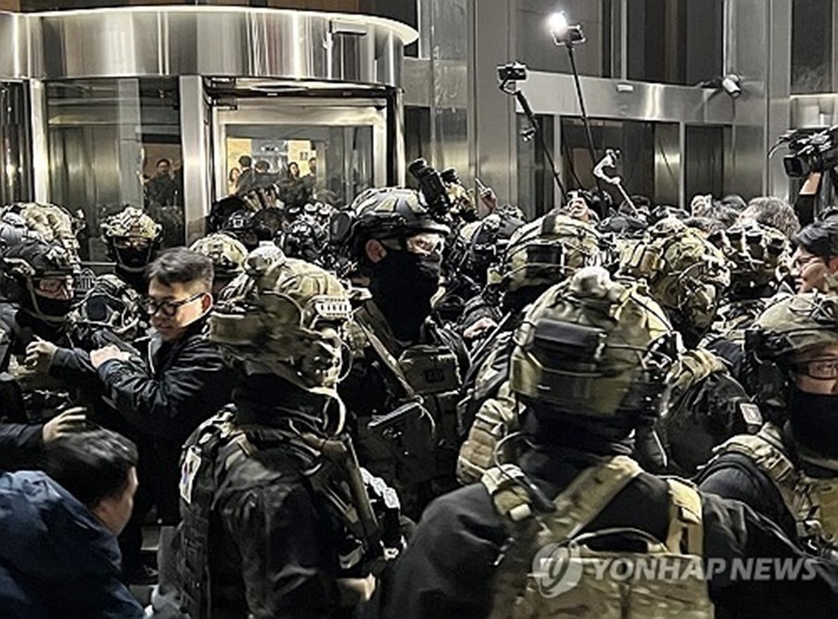 12.3 비상계엄 당시 국회로 진입 시도하는 계엄군 / 연합뉴스