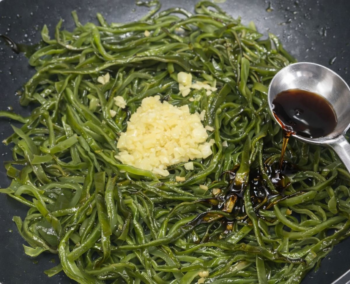 미역줄기 간 맞추기. 기사 내용 토대로 AI툴 활용해 제작한 자료사진.