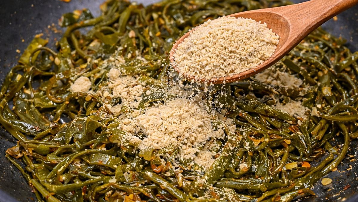 '미역줄기볶음 꿀팁은 이 가루?!' 기사 내용 토대로 AI툴 활용해 제작한 자료사진.