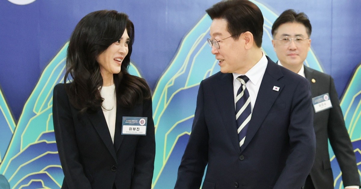 이재명 대통령이 25일 청와대에서 주재한 확대국가관광전략회의에서 이부진 한국방문의해위원장을 직접 거명하며 감사를 표했다. / 연합뉴스